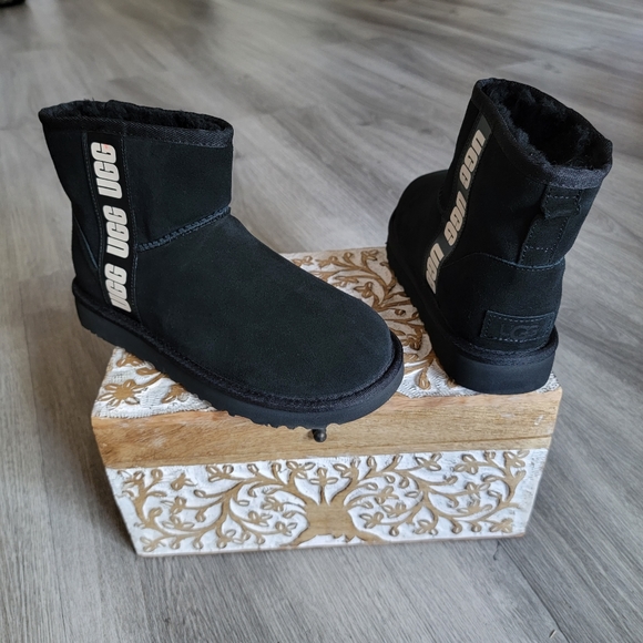 UGG Classic Mini Side Logo Suede Boot - Picture 2 of 9